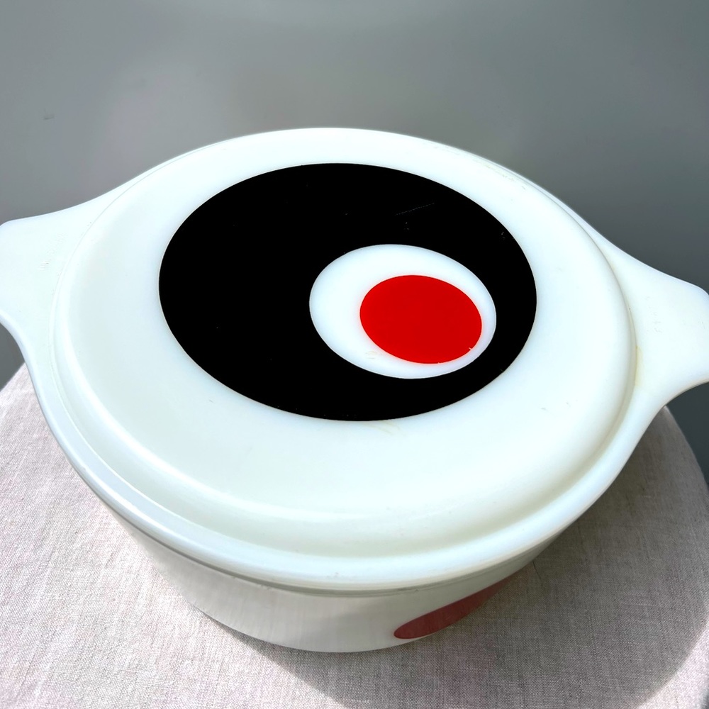 Iconic 1971 Pyrex Moon Deco Opalware